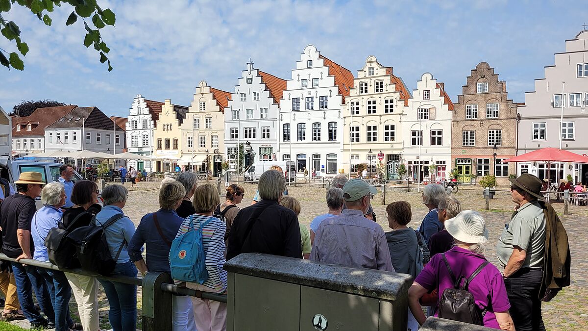 Auf dem Marktplatz von Friedrichstadt 