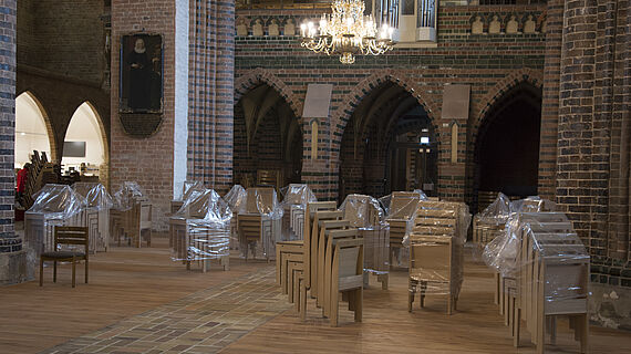 Ein leerer Dom. Weit. Offen. Voller Möglichkeiten.